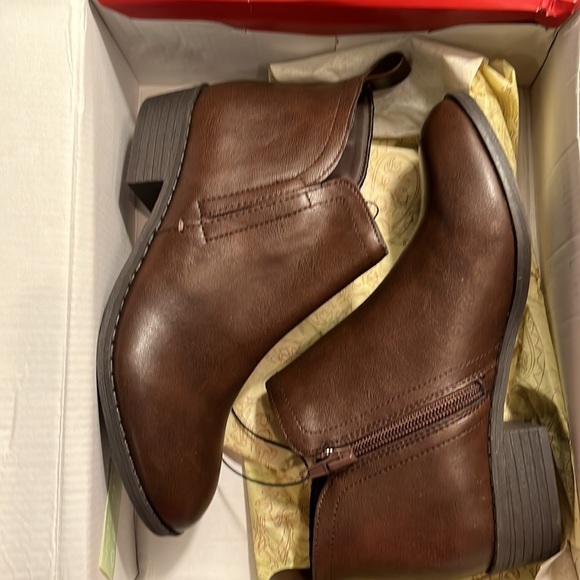NEW! American Rag Cadee Ankle Booties Brown - Picture 11 of 12